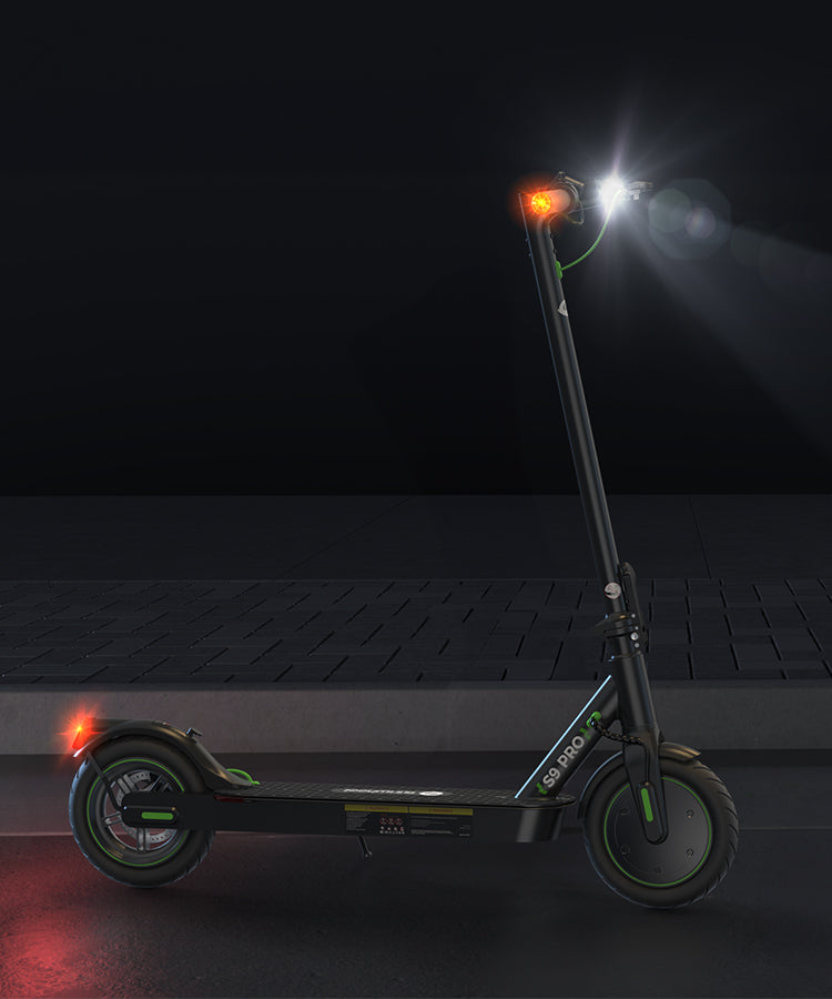isinwheel S9 Pro at night with headlight and taillight on